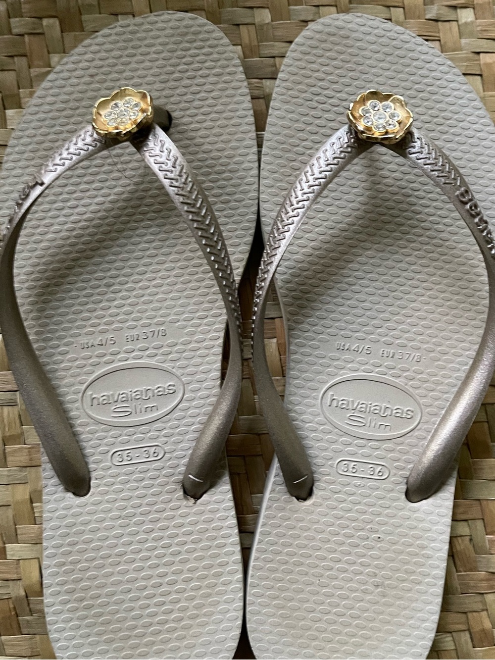 Havaianas Slim Sandals Womens Size 6 Flip Flops Rhinestone Flower